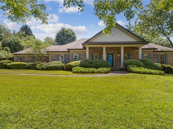 4011 Princeton Pl, Gainesville, GA 30507
