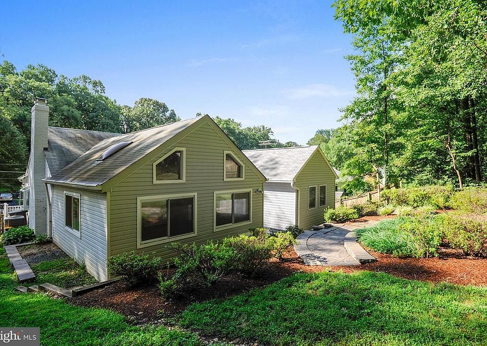 1st image of 3144 Valley Ln