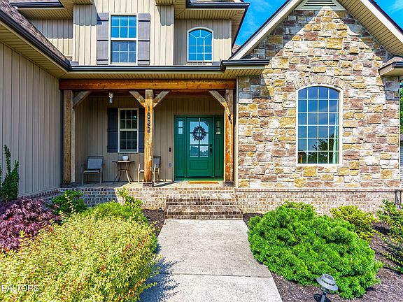 3rd image of 1522 Laurens Glen Ln