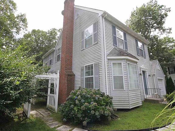 2nd image of 518 E Revere Ct