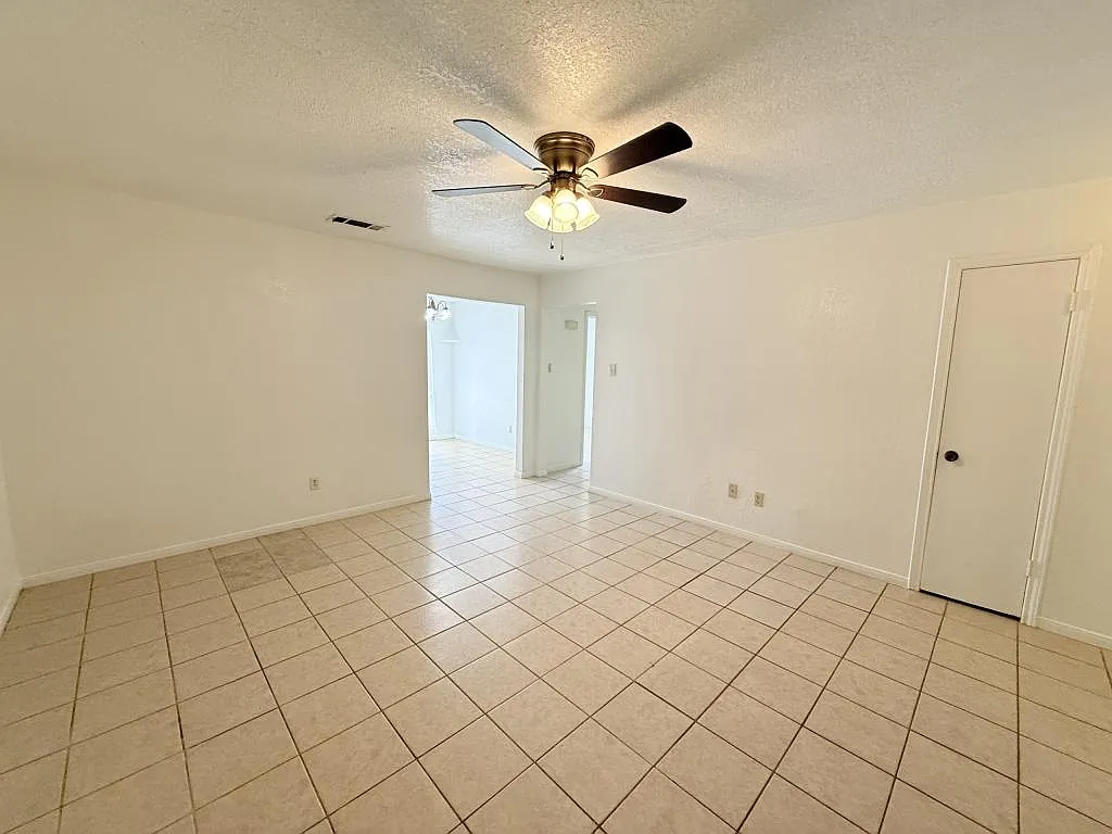 206 Jason Dr, Apt A — Photo 4