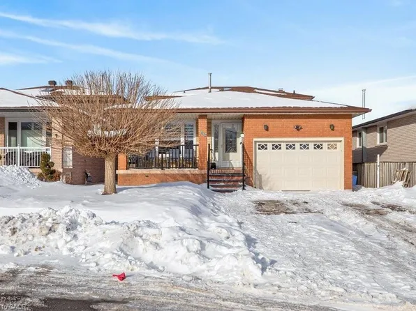 42 Lasila Ct, Hamilton, ON L9C 7B6