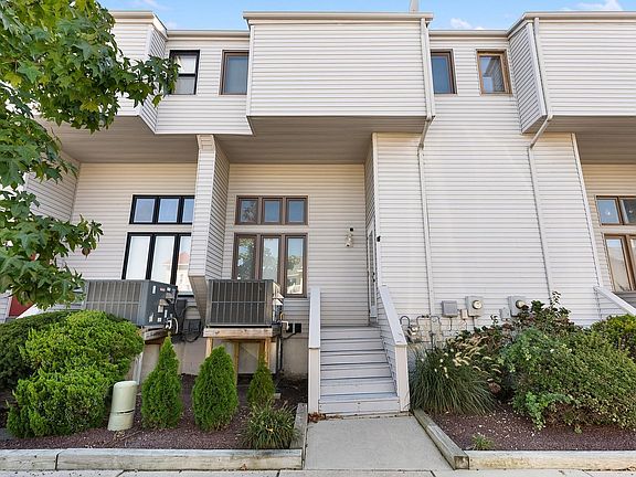 2nd image of 1301 Haven Ave APT D