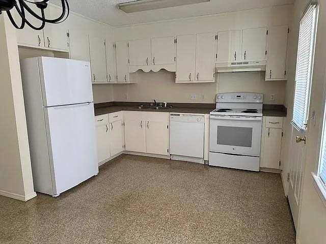 2 bed, 1.5 bath, 1015 sqft, $1,050 — Photo 3