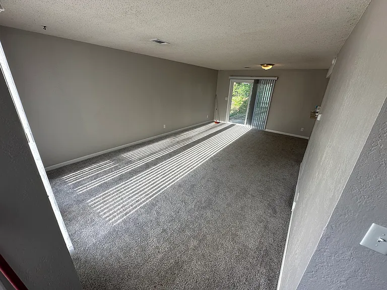 1201 Ada St — Photo 2