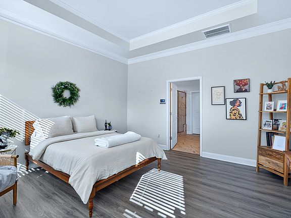 4th image of 305 Addie Ct