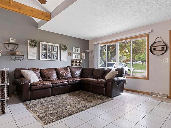 4th image of 3312 Pleasant Valley Blvd