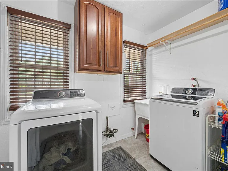 19829 Spurrier Ave — Photo 34