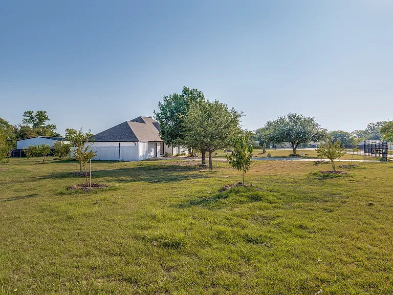 1010 Oakbrook Dr — Photo 17