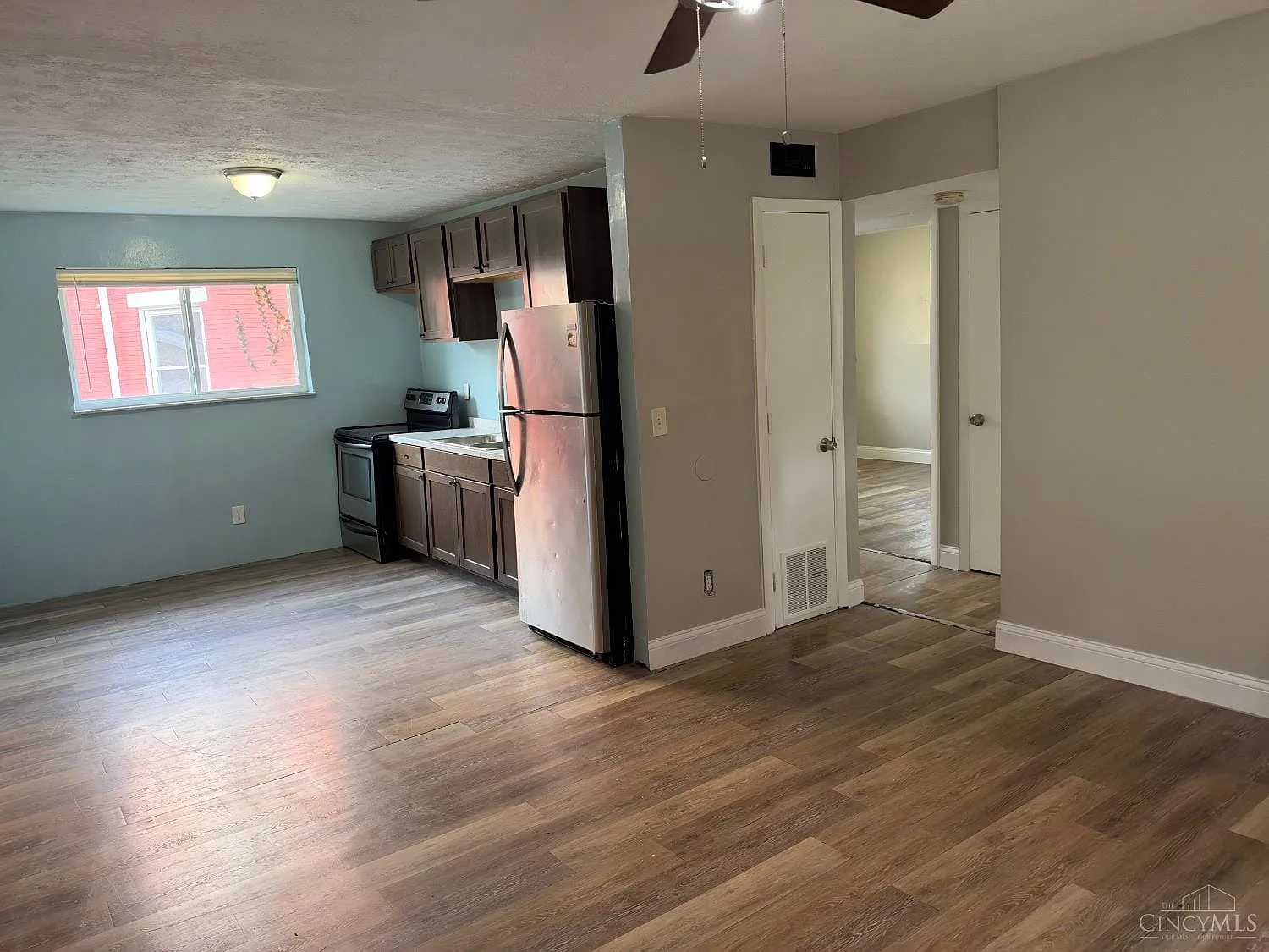 2 bed, 1.0 bath, $1,200 — Photo 4