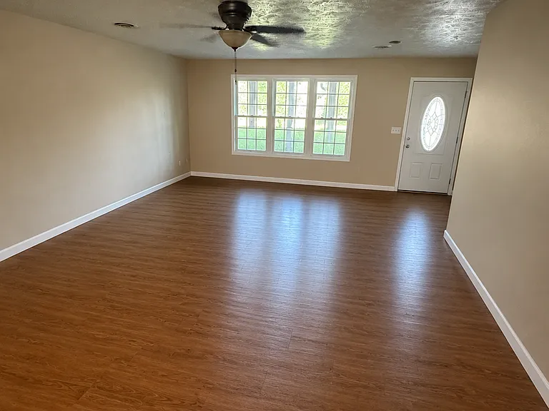 1210 Stonington Dr — Photo 3