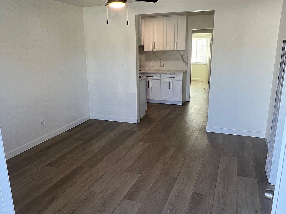 Front door entrance to living/dining room area.