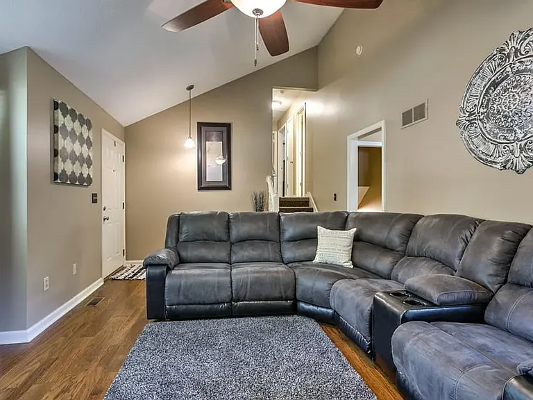 420 SE Onyx Dr — Photo 8