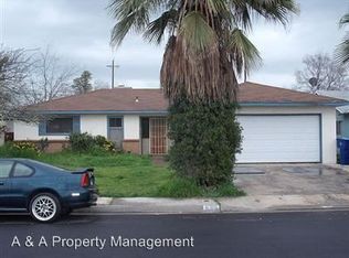 33 Acacia Ave, Clovis, CA 93612