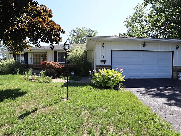 74 Meyerhill Cir E — Photo 1