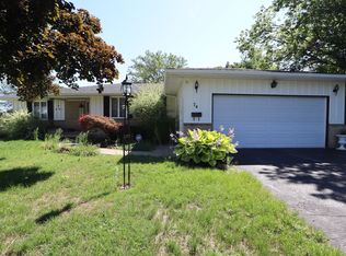 74 Meyerhill Cir E, Rochester, NY 14617