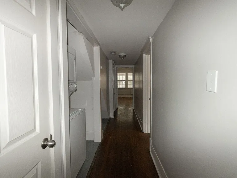 1107 E Walnut St — Photo 11