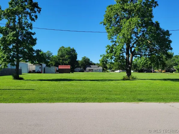 NE 4th St, Wagoner, OK 74467