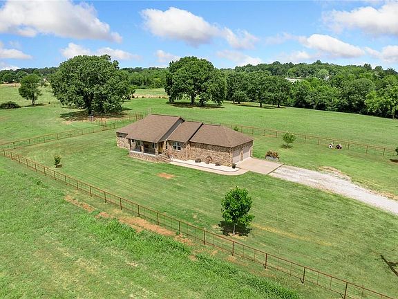 4th image of 2979 Campground Rd