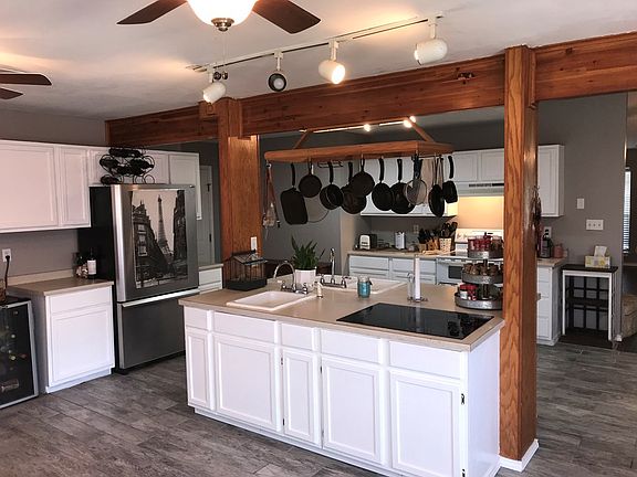 5th image of 1017 Oakridge Dr #0
