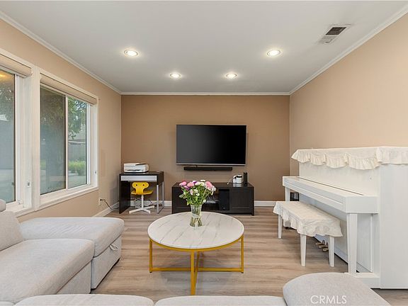 4th image of 2157 W Essex Cir