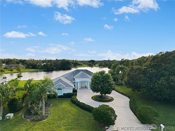 2nd image of 800 SE Waterside Way