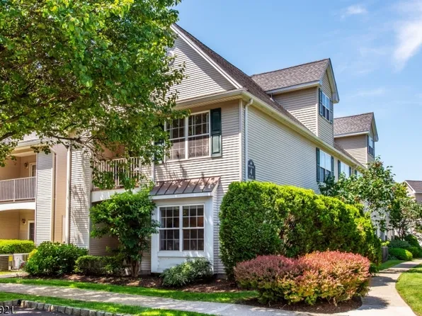 155 Cambridge Ct, Clifton City, NJ 07014