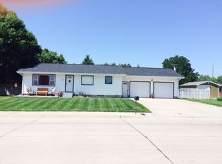 1318 7th St, Gibbon, NE 68840