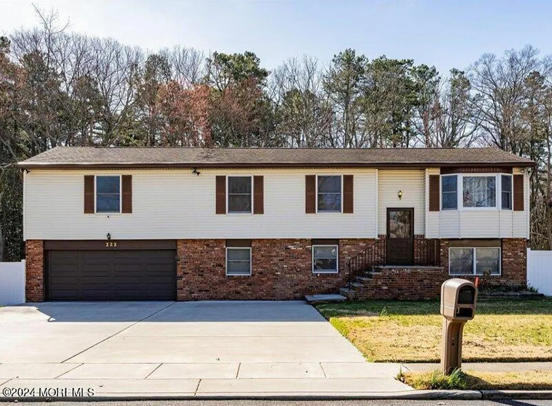 4 bed, 2450 sqft, $3,599 — Photo 2