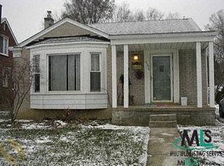 1772 Taunton Rd N, Birmingham, MI 48009