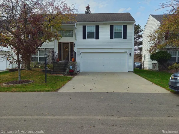 1970 W Williams Cir, Westland, MI 48186