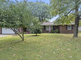 1834 S Valleyroad Ave, Springfield, MO 65804