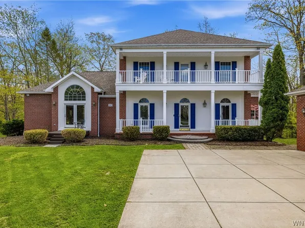 207 Forest Creek Ln, Grand Island, NY 14072