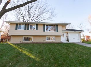 130 Standish Ln, Schaumburg, IL 60193