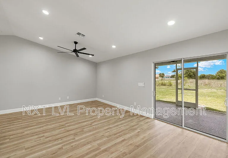 213 NW 5th St — Photo 11