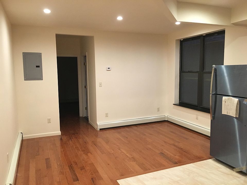 1st image of 4613 48th Ave #3R