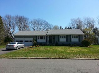 14 Chestnut Ridge Rd, Holmdel, NJ 07733