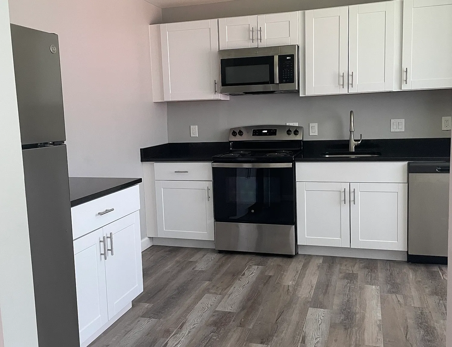 Marshfield Apartments — Photo 1