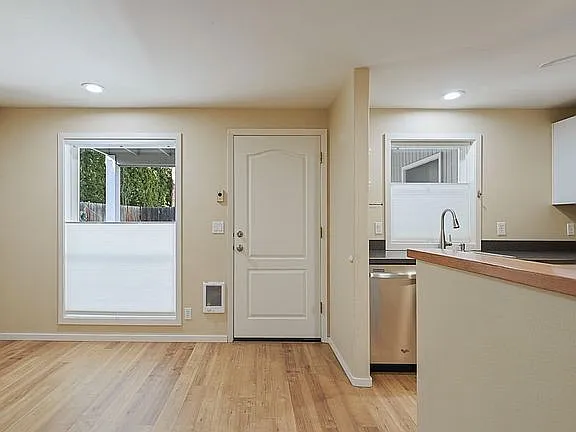 1439 NW Juniper St #6 — Photo 9