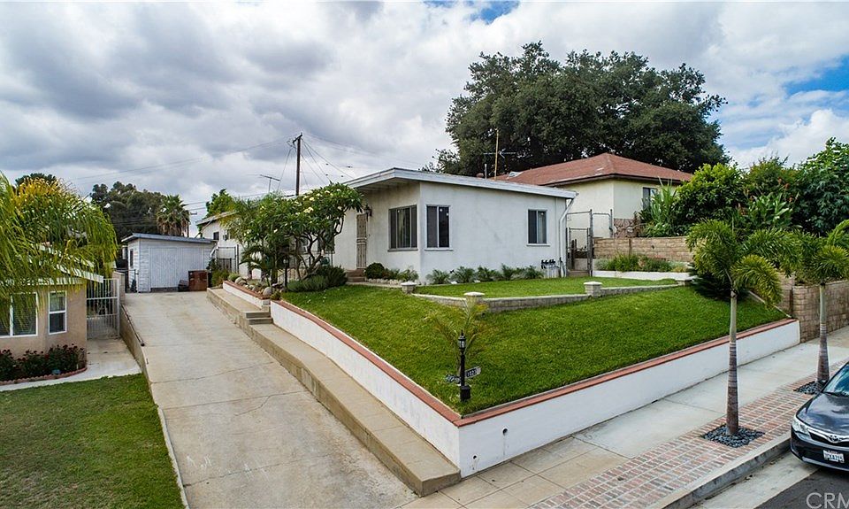 1st image of 1023 Lawrence Ave