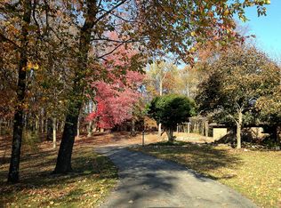 1747 Trares Rd, Mogadore, OH 44260