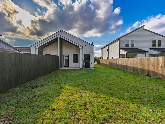 5th image of 2111 Wright St #2111A