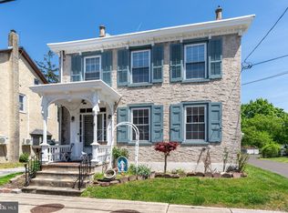 25 S Main St, Trumbauersville, PA 18951