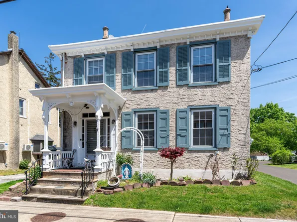 25 S Main St, Trumbauersville, PA 18951