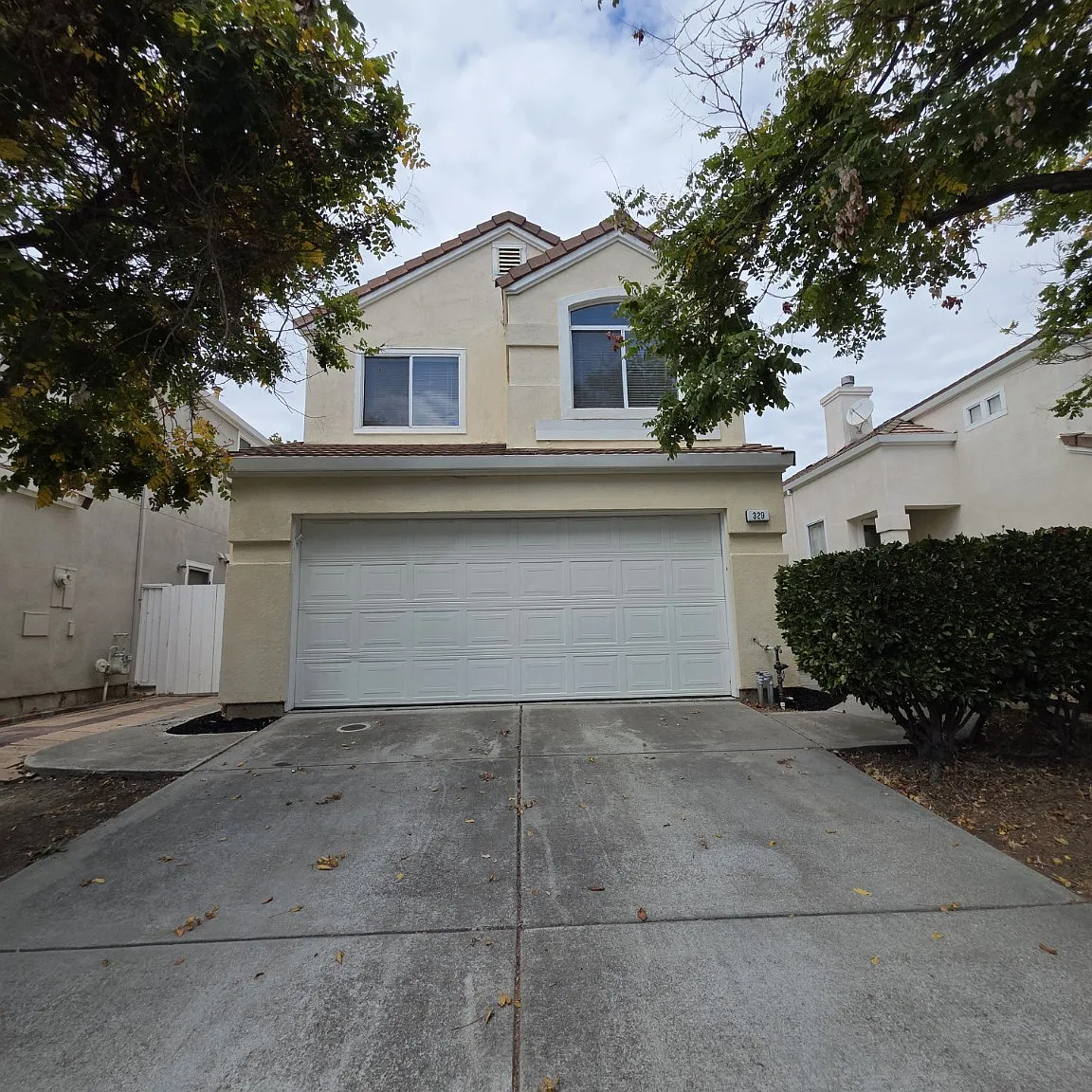 3 bed, 2.5 bath, 1422 sqft, $4,000 — Photo 1
