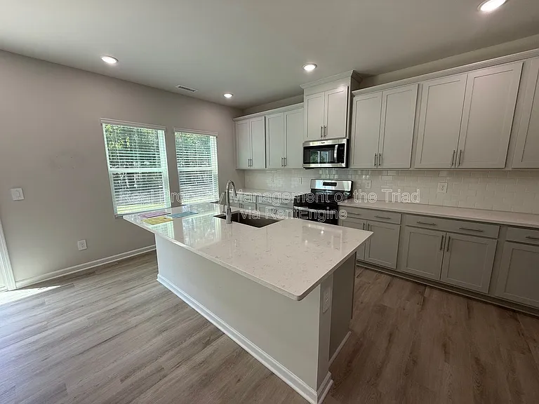 2215 Cherry Creek Rd — Photo 4