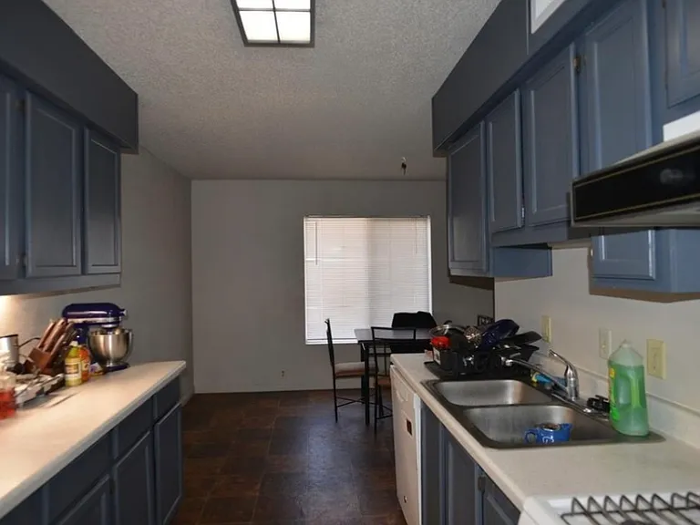 327 W Mountain View Dr — Photo 1