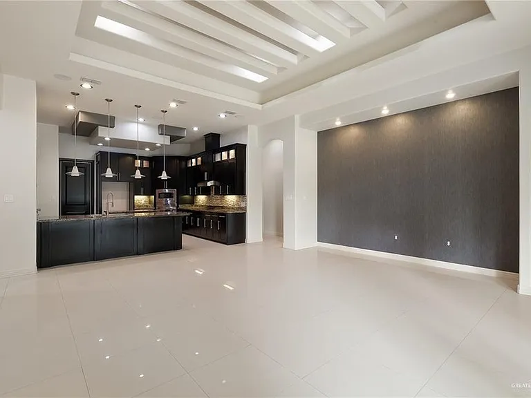 2505 Grand Canal Dr — Photo 6