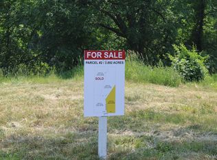 2722 Twin Oaks Dr, Milford, MI 48381