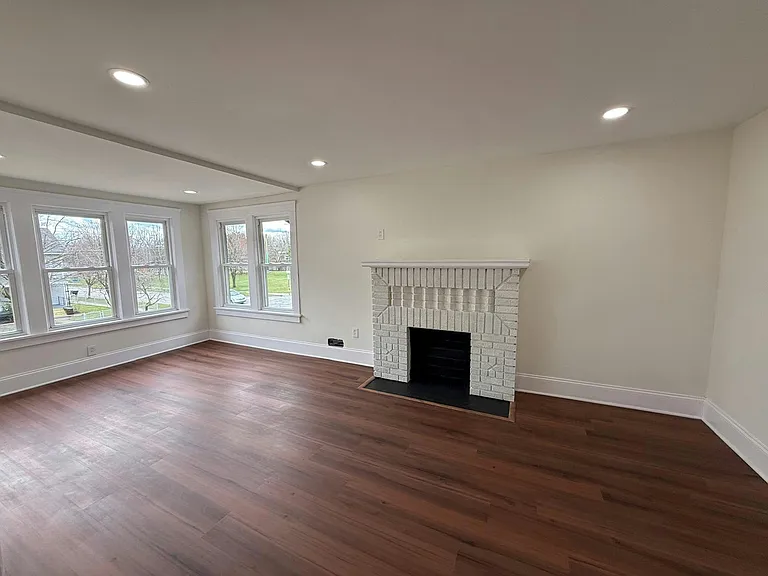 1326 W 110th St #2 — Photo 10